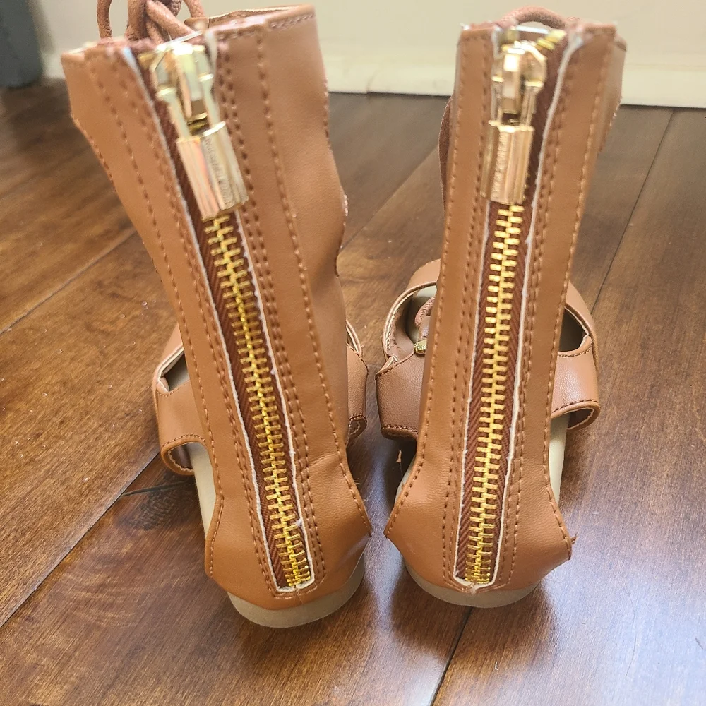 NEW Michael Kors Gladiator Sandals - 9